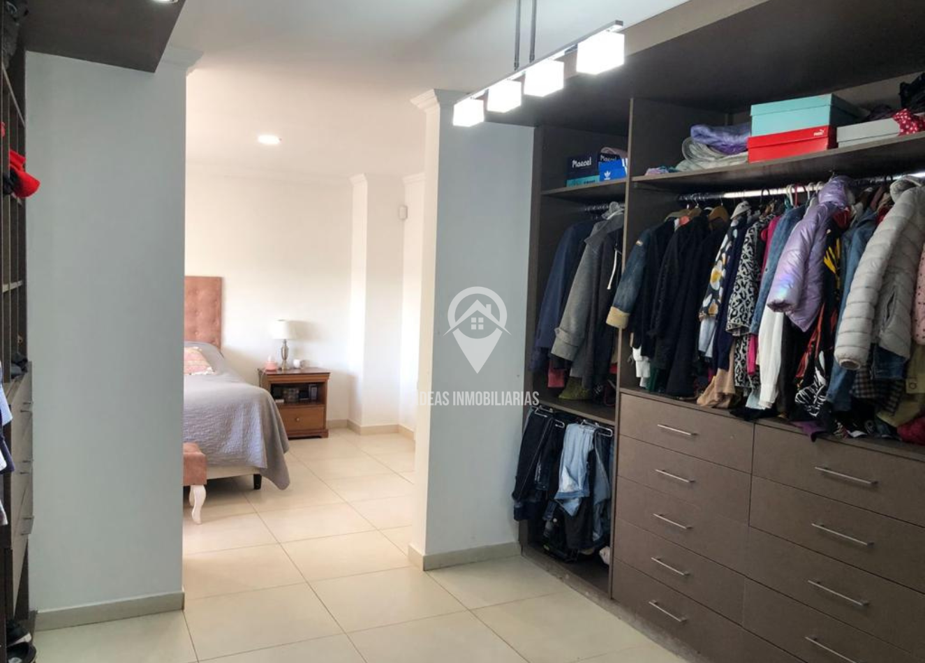 Casa de Lujo en Venta - Calle Loncopue 1400 