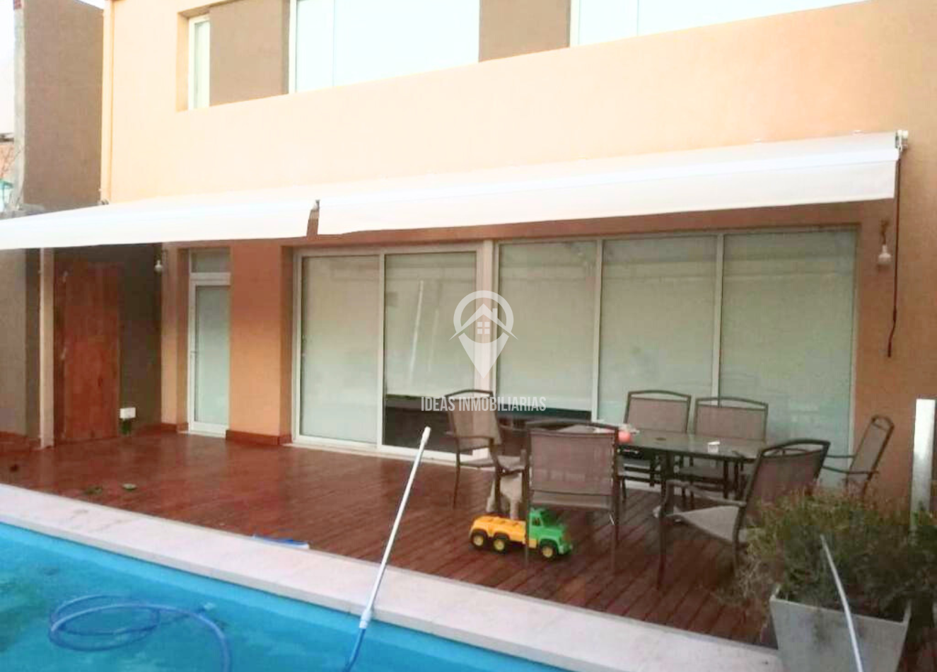 Casa de Lujo en Venta - Calle Loncopue 1400 