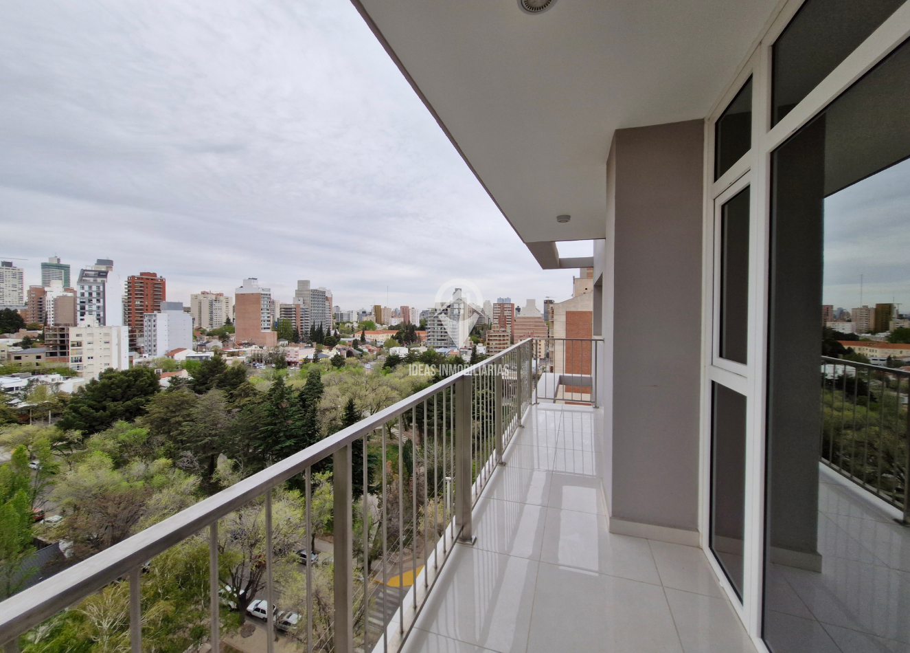 Edificio ECOR: Departamento nivel gerencial en el centro de Neuquen