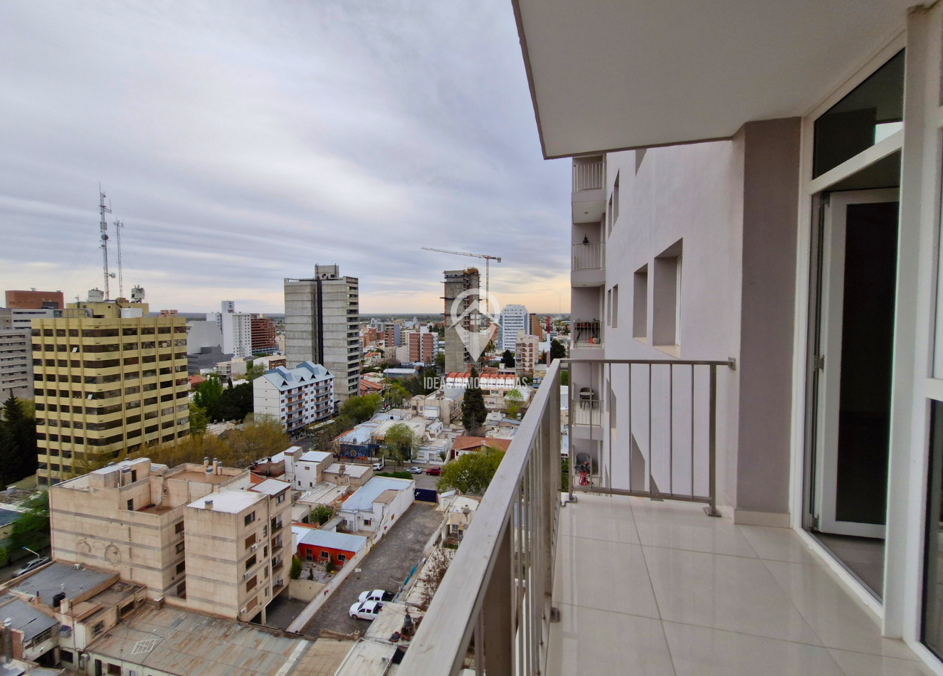 Edificio ECOR: Departamento nivel gerencial en el centro de Neuquen